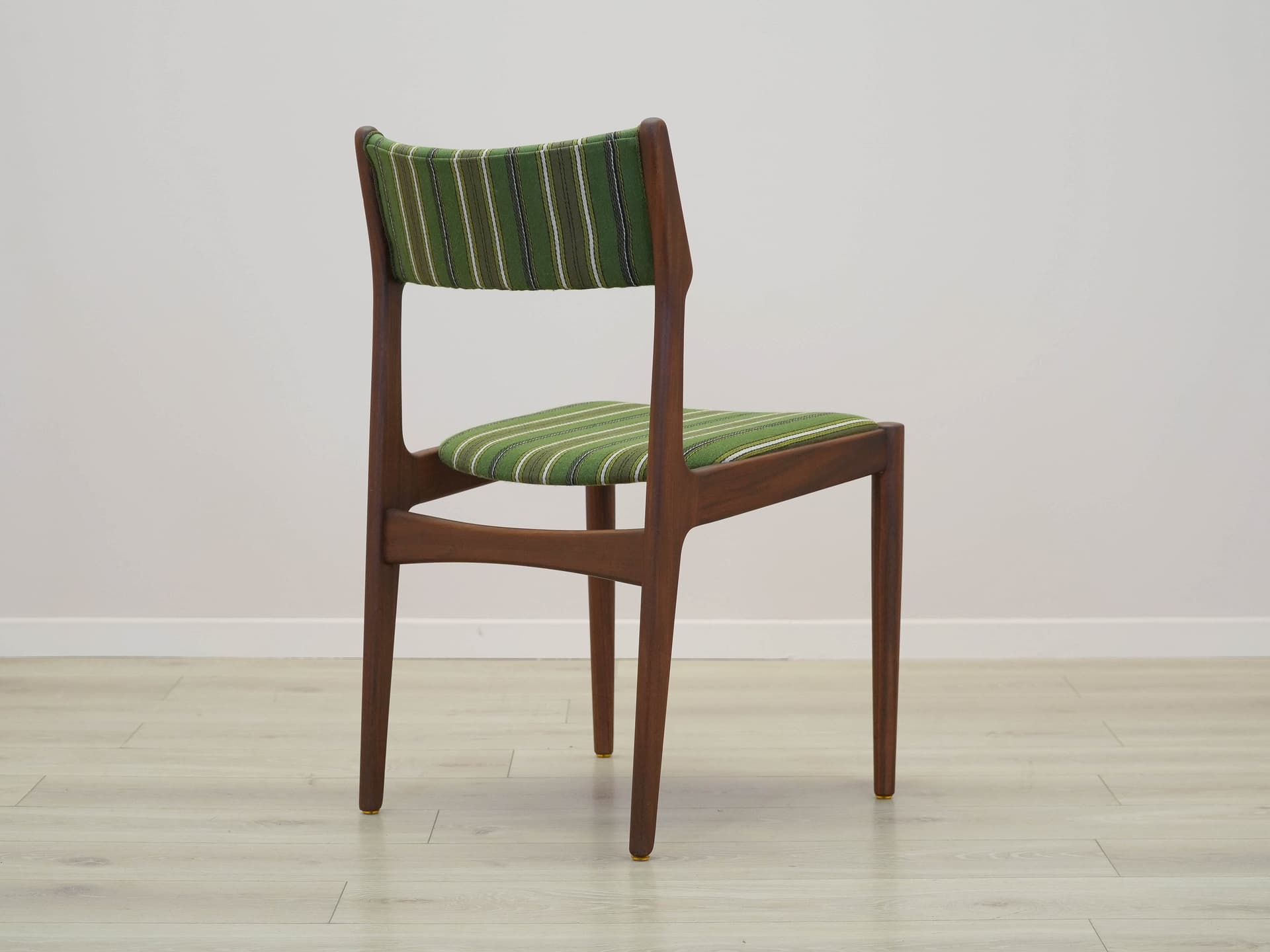 komplet dwóch krzeseł, teak brązowy, tkanina zielona, Dania, lata 70. - 305495