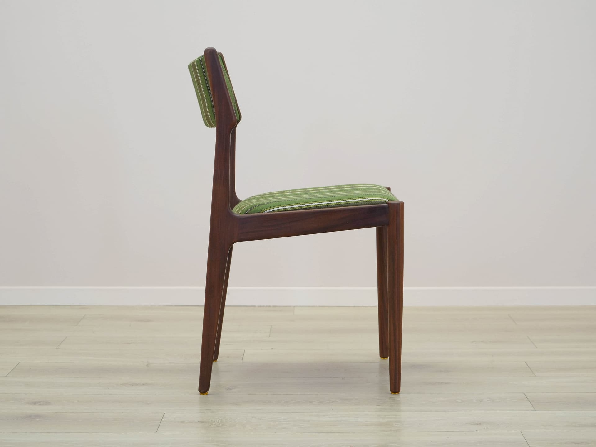 komplet dwóch krzeseł, teak brązowy, tkanina zielona, Dania, lata 70. - 305494