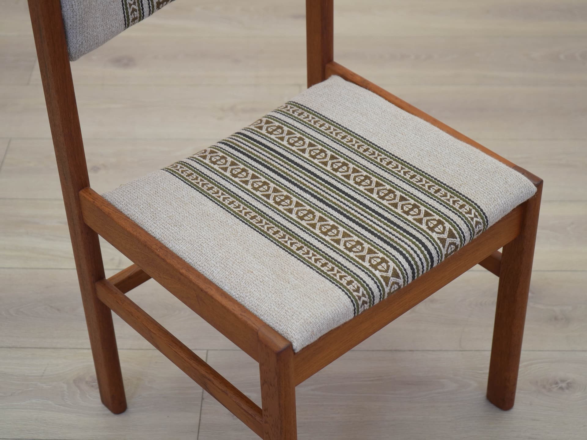 komplet dwóch krzeseł, teak brązowy, tkanina beżowa, Dania, lata 70. - 305510
