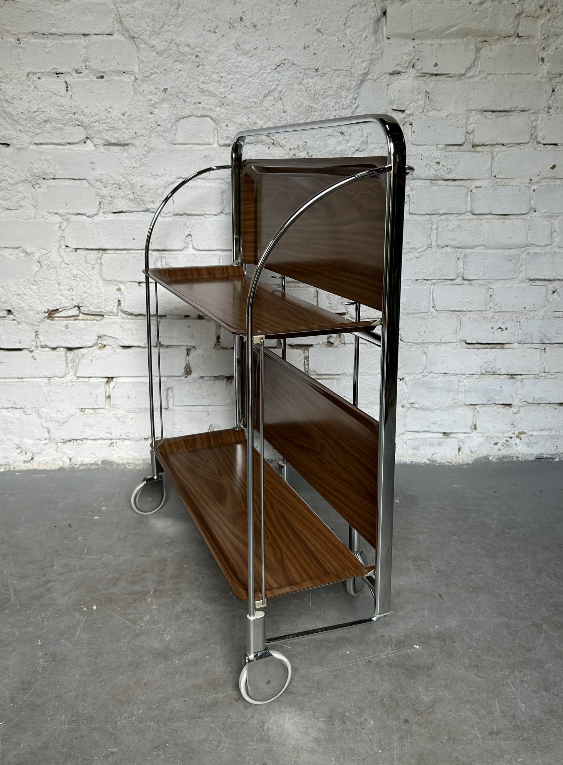 Folding bar cart, Bauhaus, brown plywood, chromed steel, 1970s. - 305673