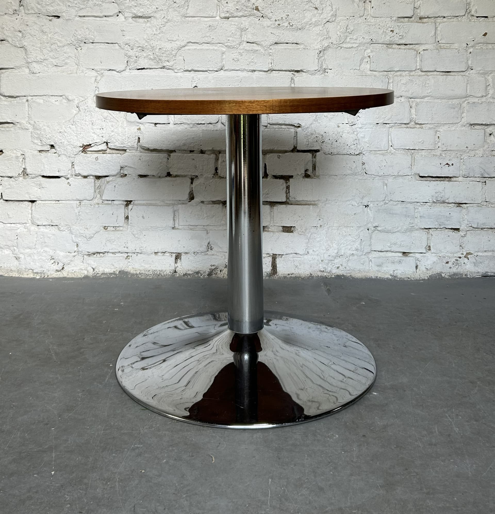 Round side table, brown wood, silver chrome, 1970s. - 305686