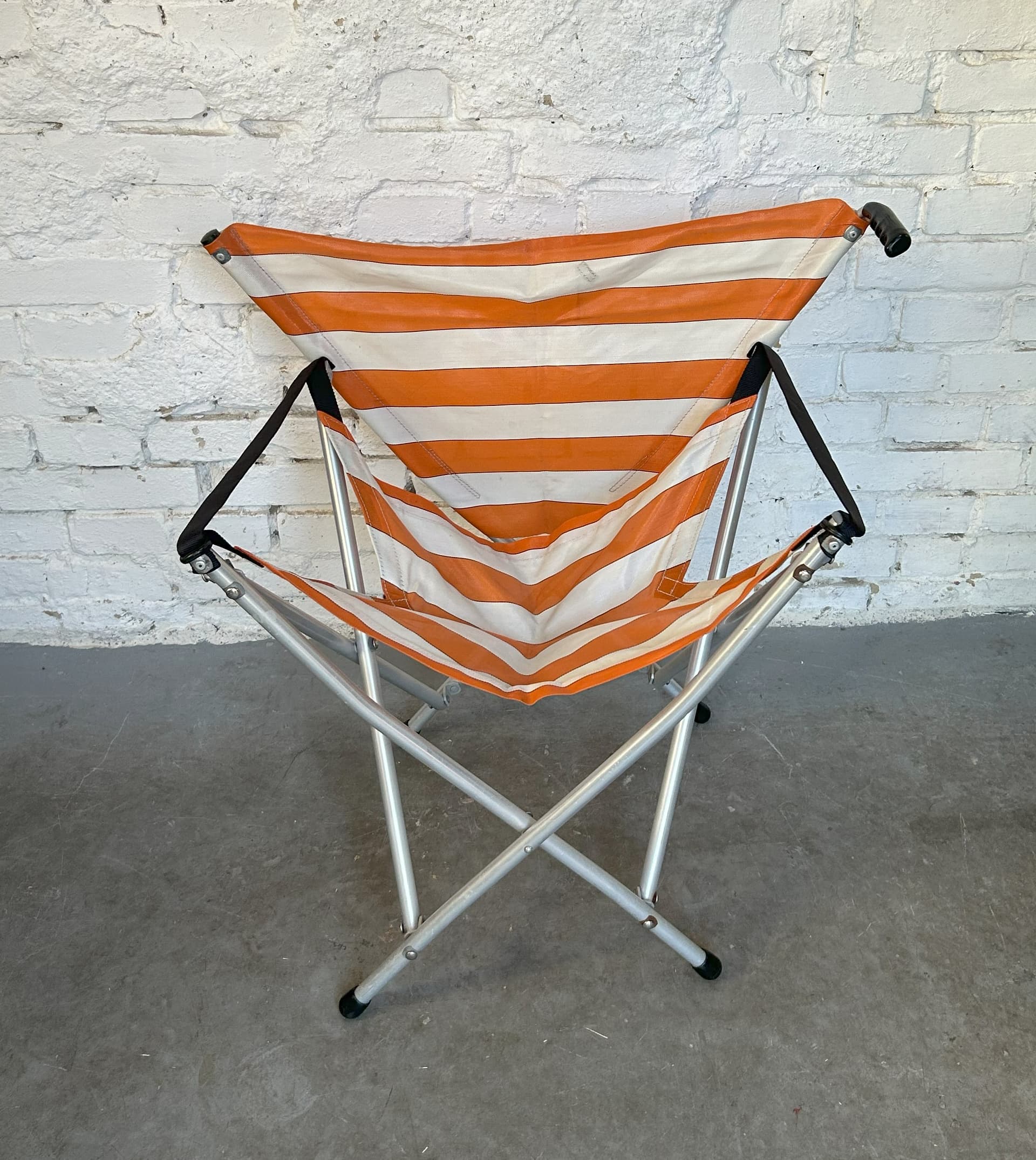 Folding chair Gadabout, orange and off-white canvas, silver aluminium, United Kingdom, 1960s. - 305799