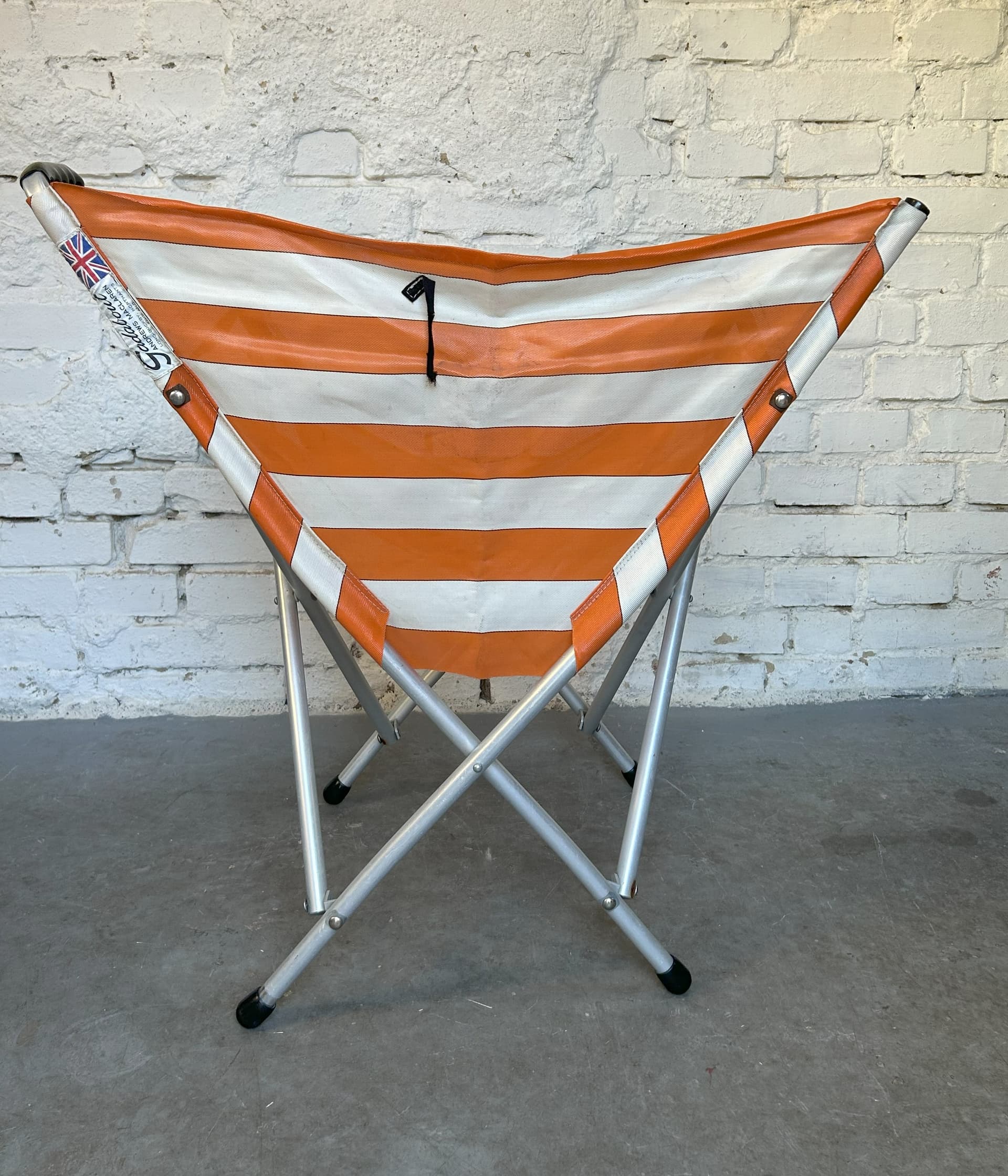 Folding chair Gadabout, orange and off-white canvas, silver aluminium, United Kingdom, 1960s. - 305804