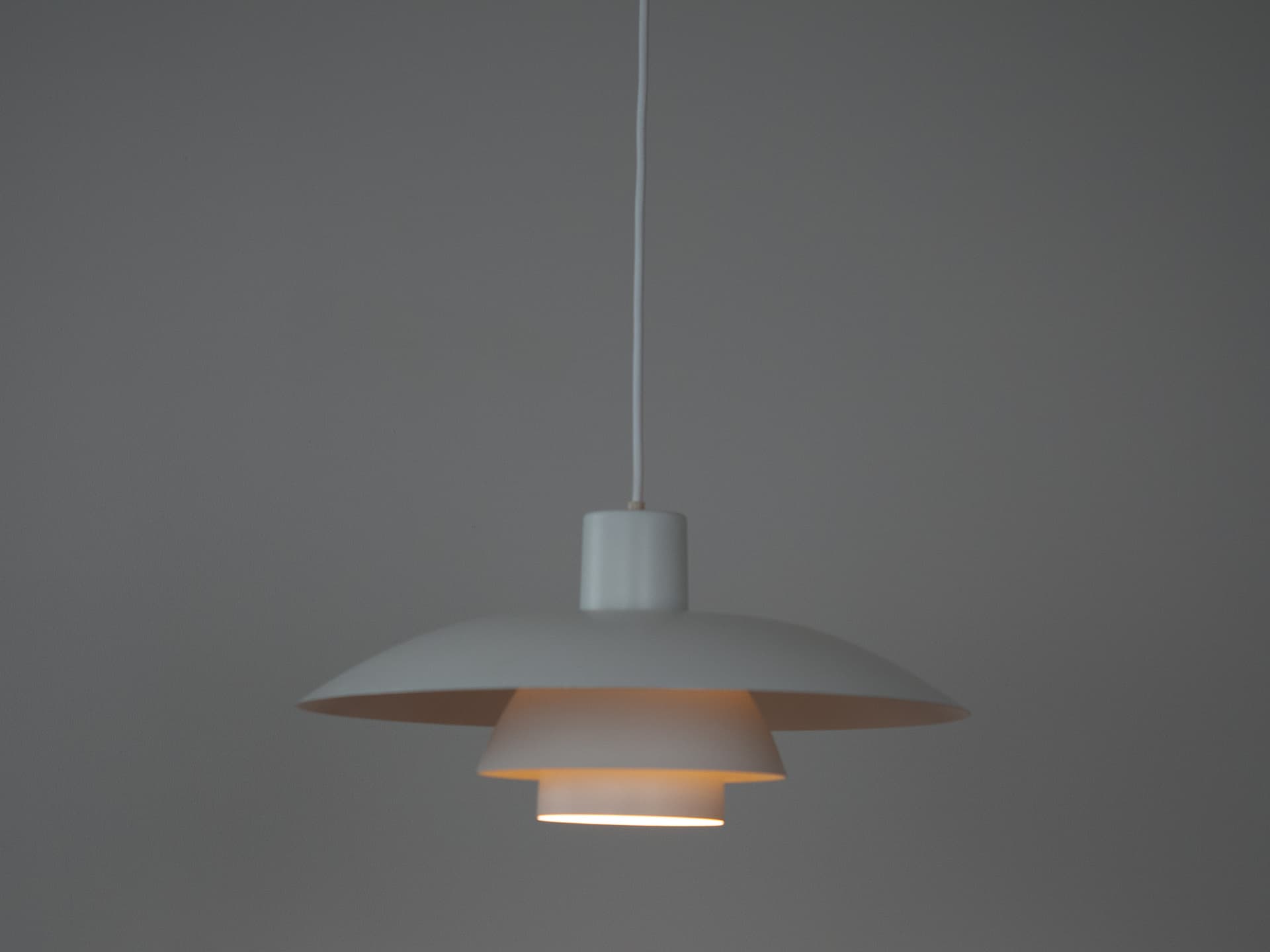 Lampa wisząca PH 4/3, aluminium biały, proj. P. Henningsen, Dania, lata 80. - 305851
