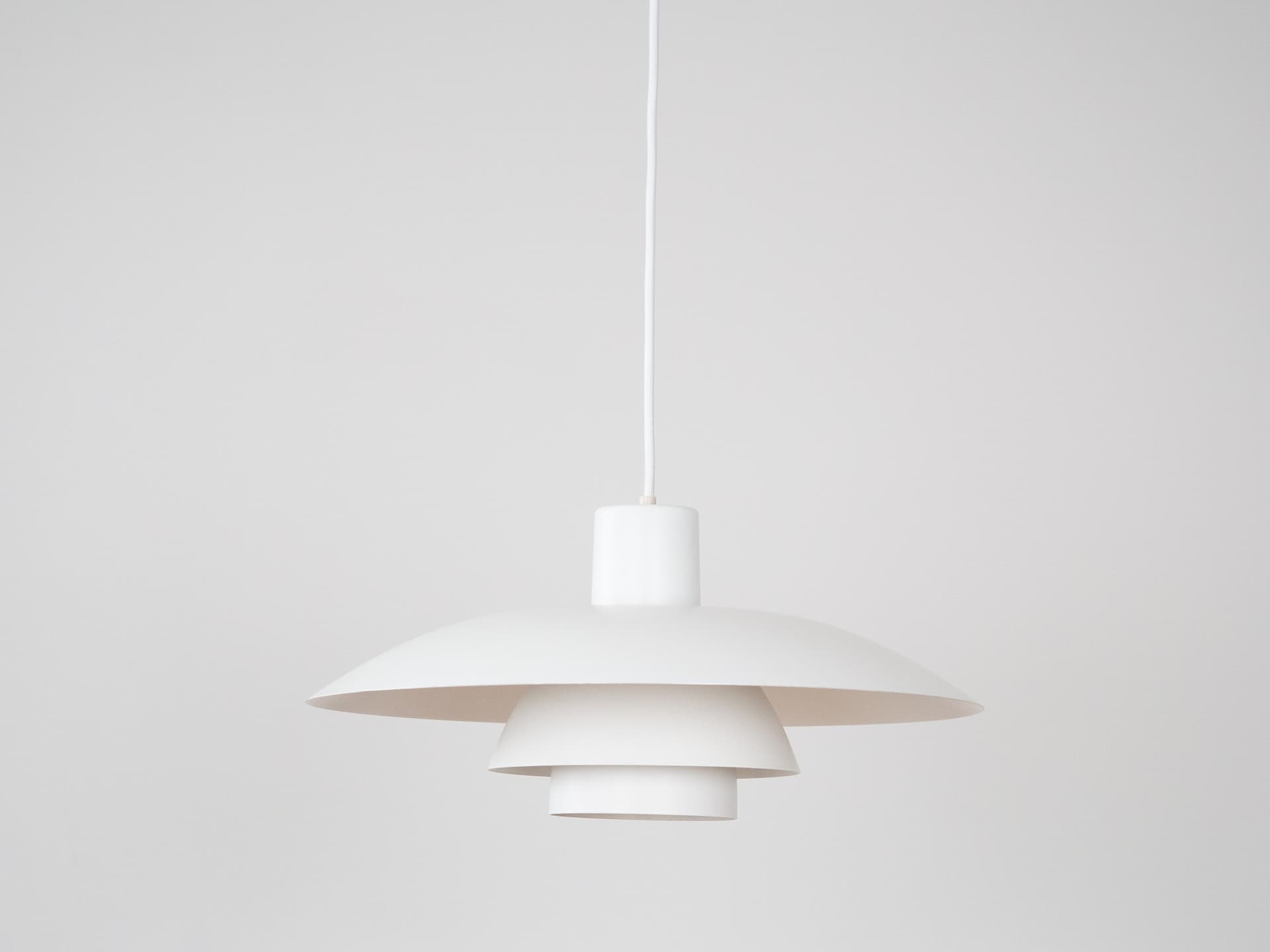 Lampa wisząca PH 4/3, aluminium biały, proj. P. Henningsen, Dania, lata 80. - 305852