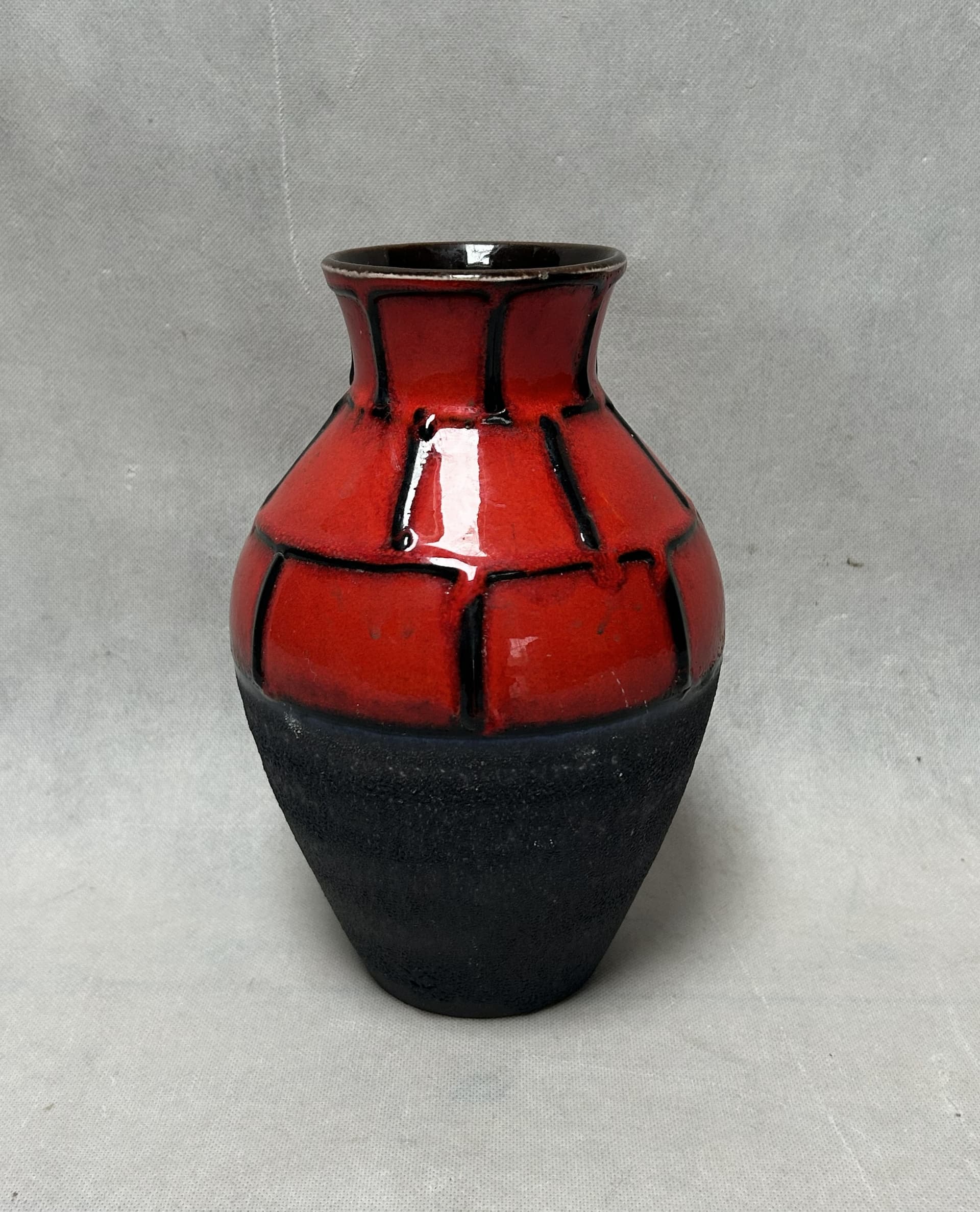 Vase Fat Lava, red black ceramics, Germany, 1970s. - 306270