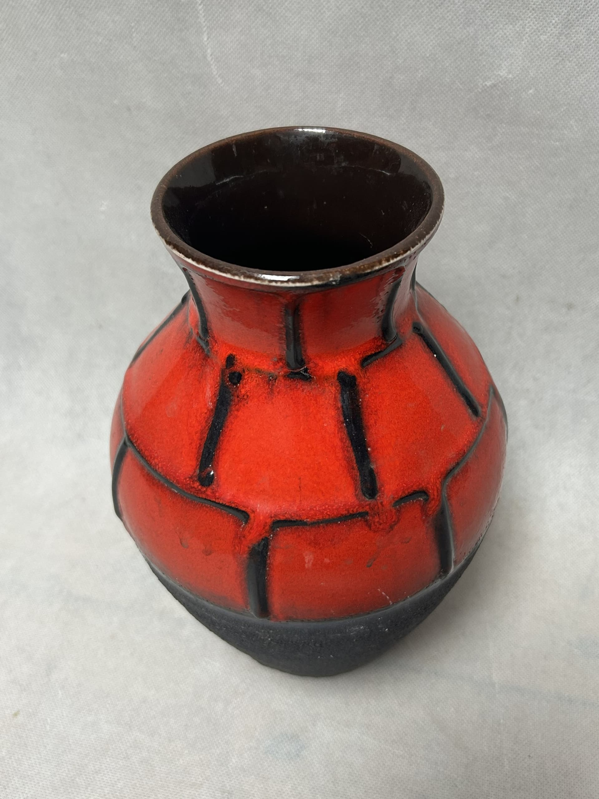Vase Fat Lava, red black ceramics, Germany, 1970s. - 306272