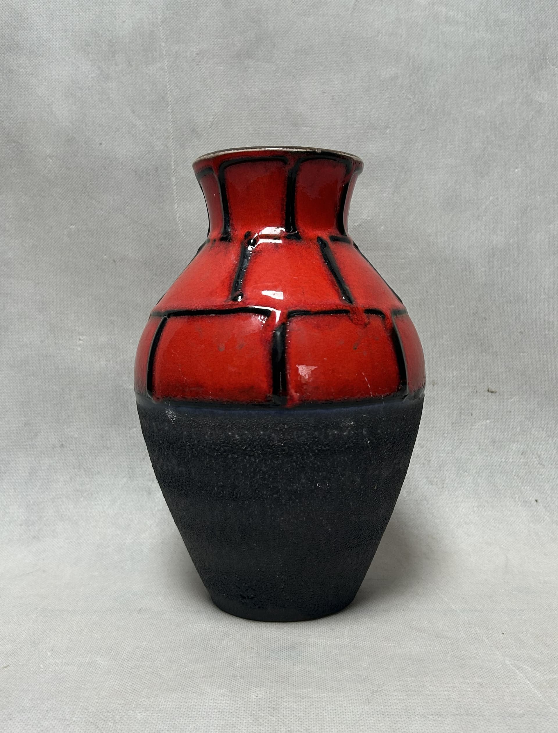 Vase Fat Lava, red black ceramics, Germany, 1970s. - 306271