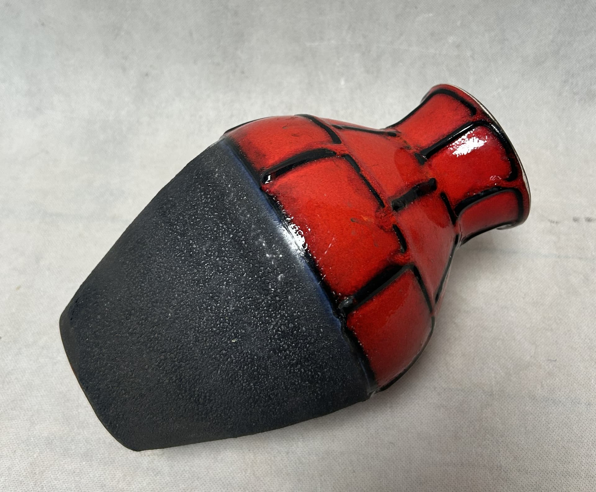 Vase Fat Lava, red black ceramics, Germany, 1970s. - 306274