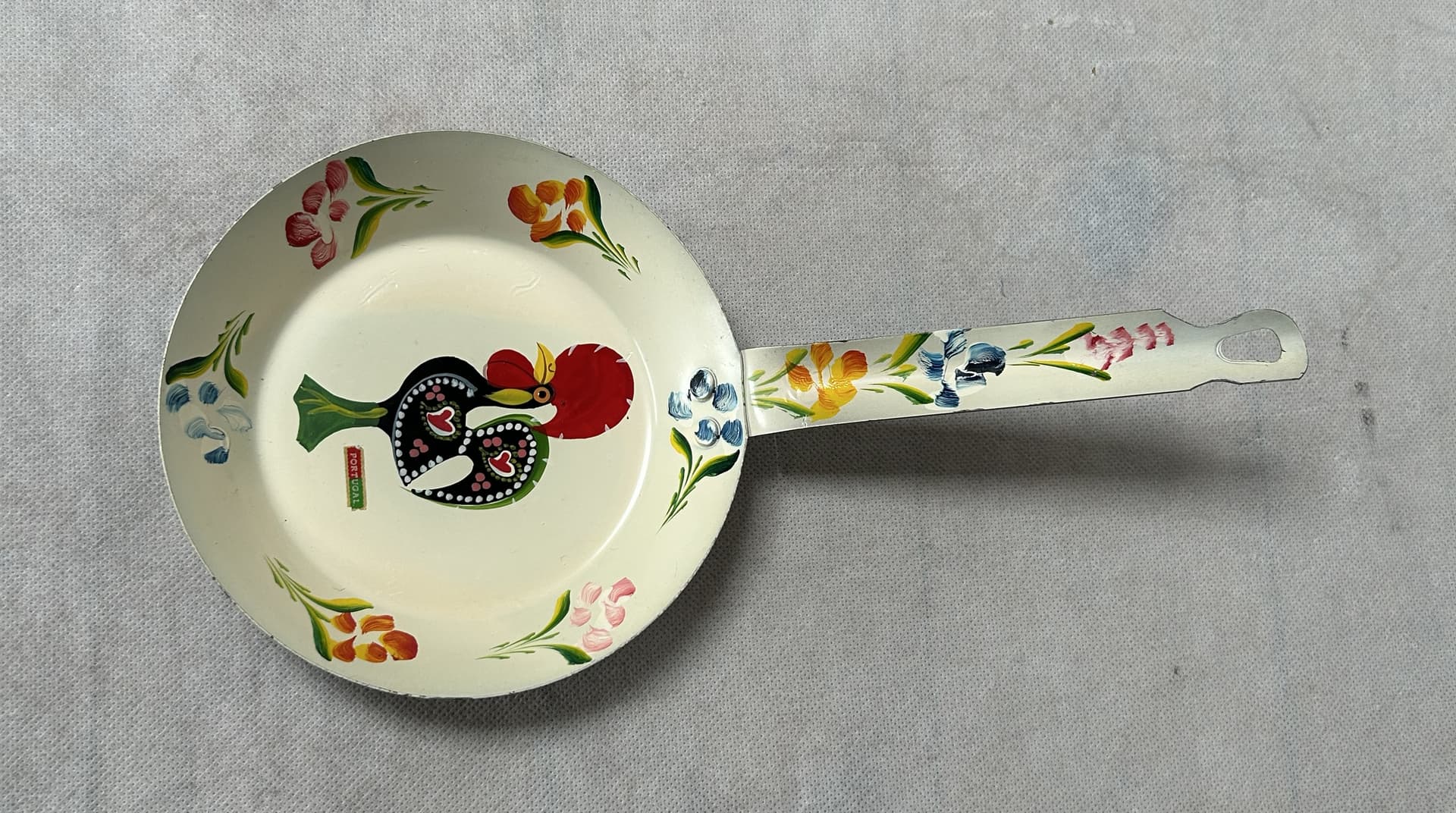 Mini patelnia dekoracyjna Kogut z Barcelos, emalia multikolor, metal, Portugalia - 306444