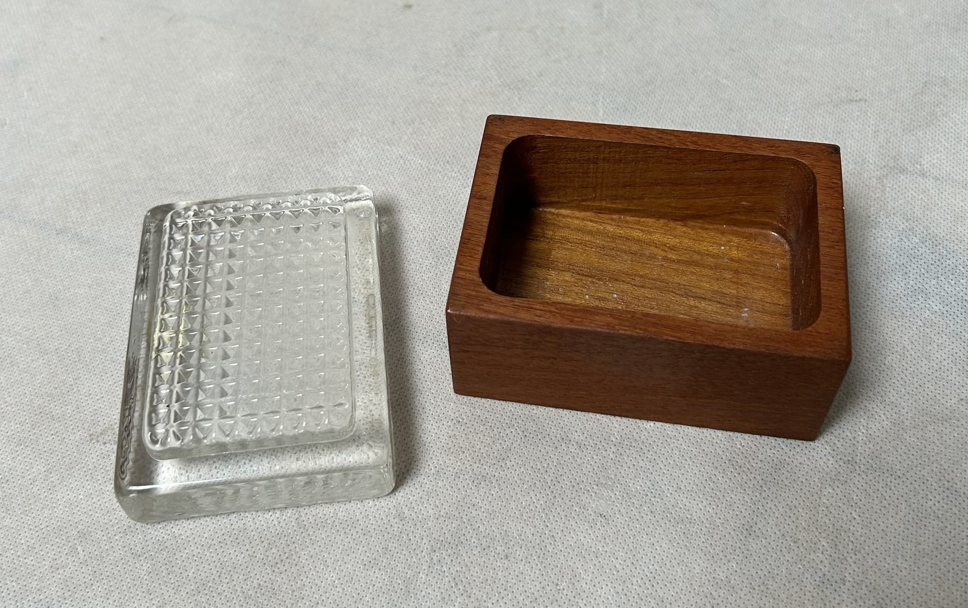 Szkatułka, teak brązowy, szkło transparentne, proj. B. Edenfalk, Szwecja, lata 60. - 306453