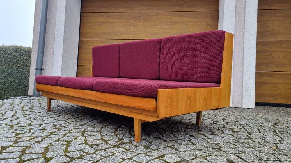 Sofa, burgundowa tkanina, dąb jasny, Jitona, Czechosłowacja, lata 60. - 306642