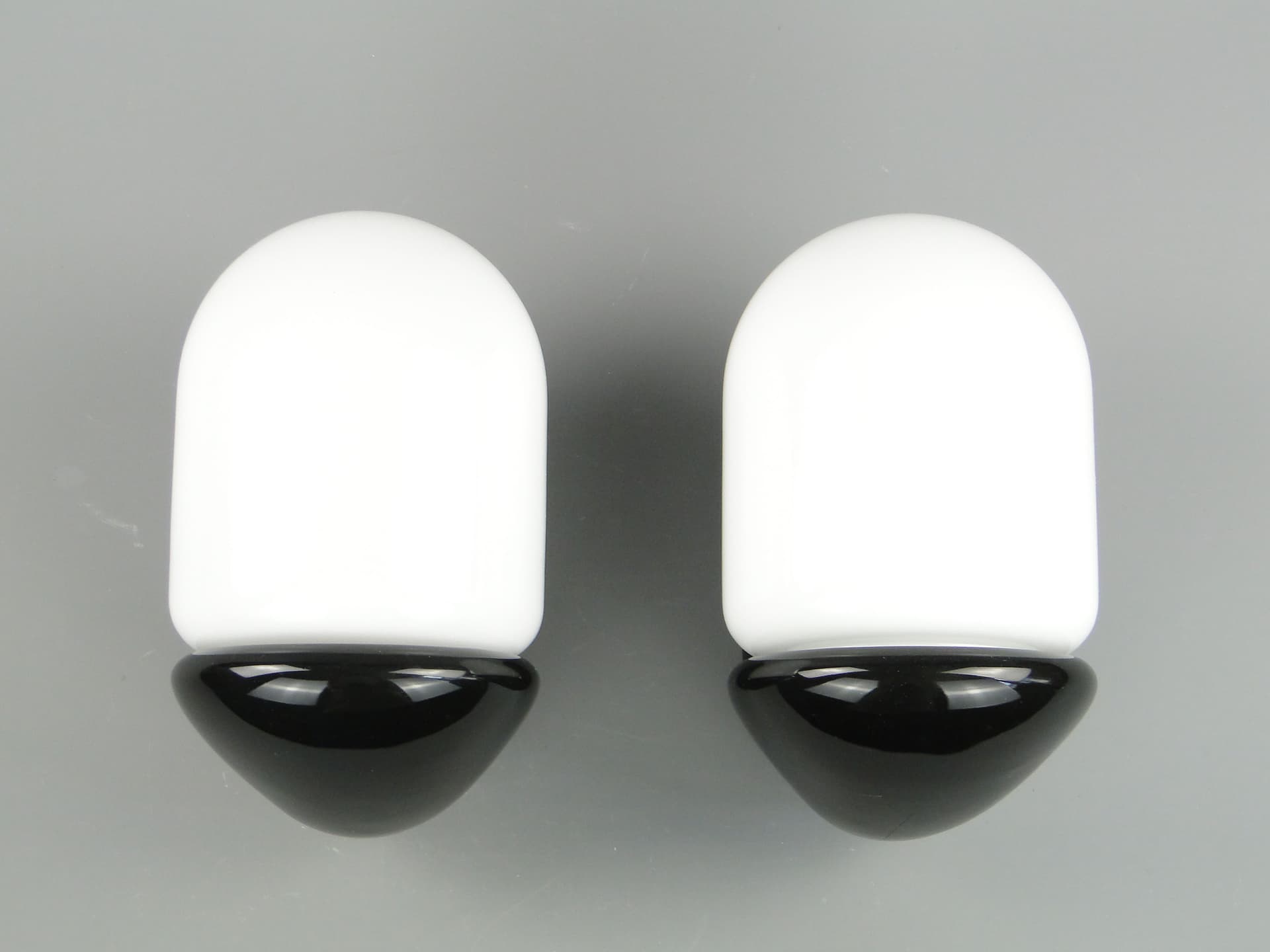 Para kinkietów, ceramika czarna, szkło białe, Polska, lata 70. - 2415