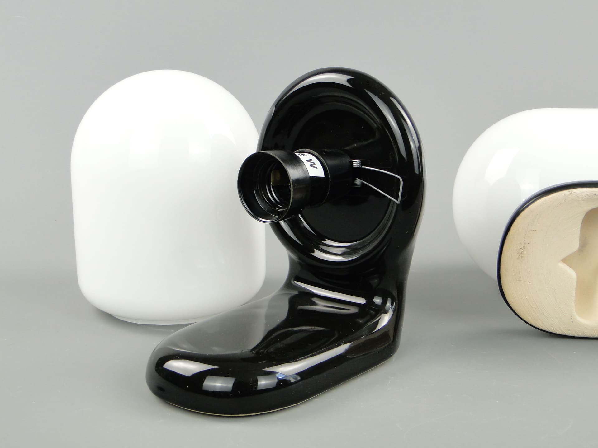 Para kinkietów, ceramika czarna, szkło białe, Polska, lata 70. - 2419