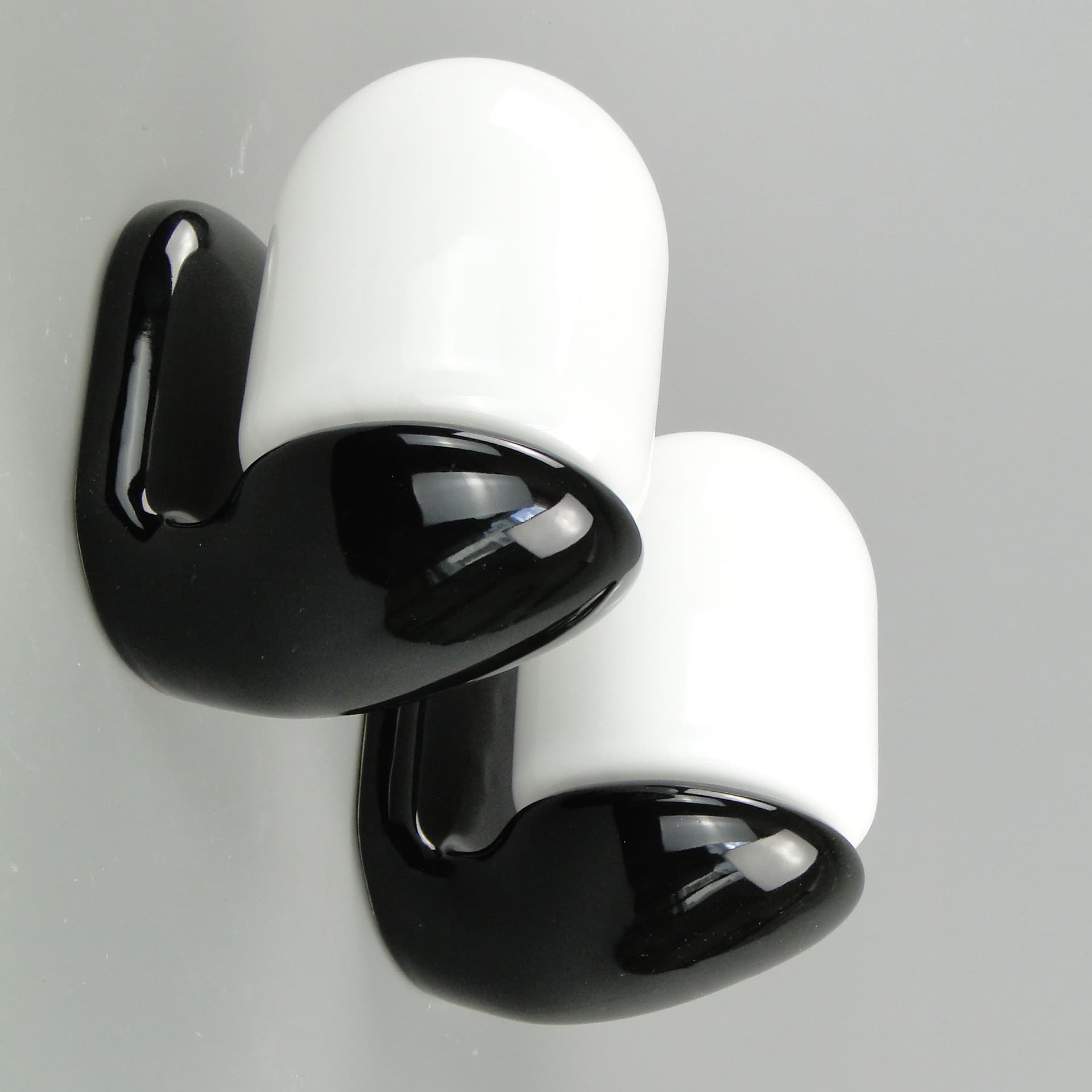 Para kinkietów, ceramika czarna, szkło białe, Polska, lata 70. - 2413