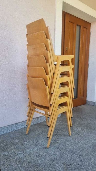 Krzesło sztaplowane, jasnobrązowe drewno, żółta sklejka, proj. F. Schuster, Austria, lata 60. - 306887