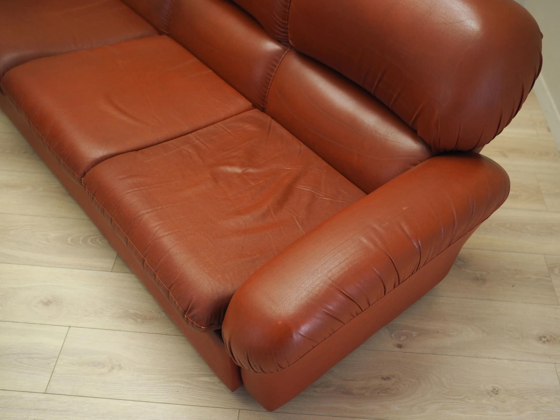 Lounge set, red artificial leather, Italy, 1960s. - 22389