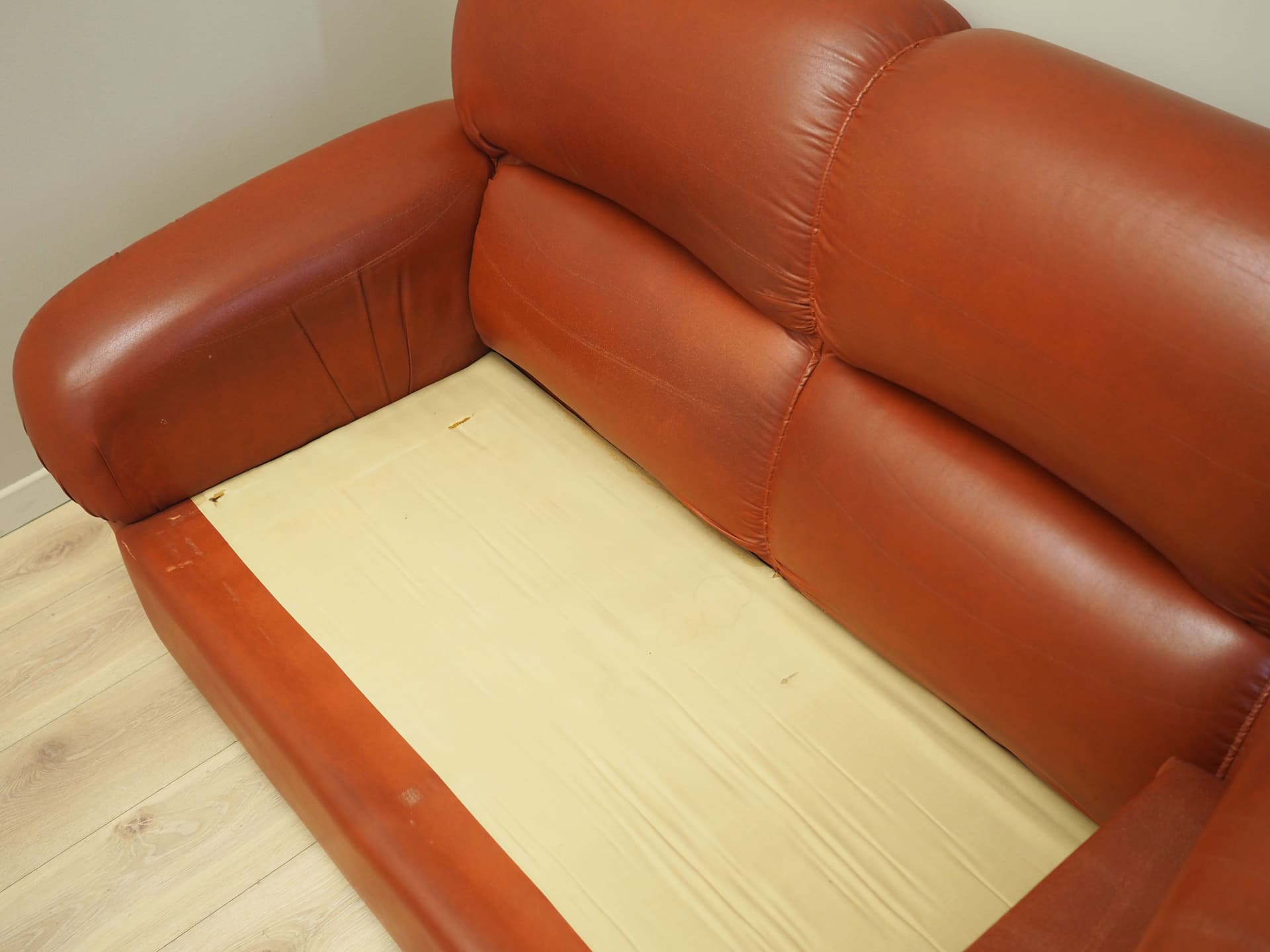 Lounge set, red artificial leather, Italy, 1960s. - 66531