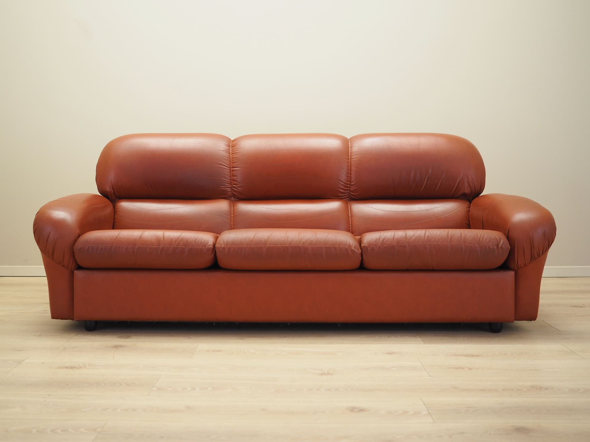 Lounge set, red artificial leather, Italy, 1960s. - 66532