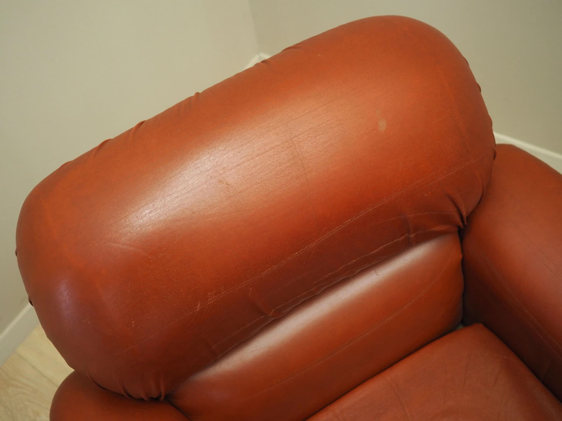 Lounge set, red artificial leather, Italy, 1960s. - 22384