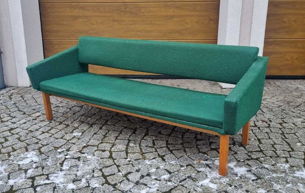 Sofa ławka Brutalizm, zielona tkanina, drewno jasne, Czechosłowacja, lata 60. - 306872