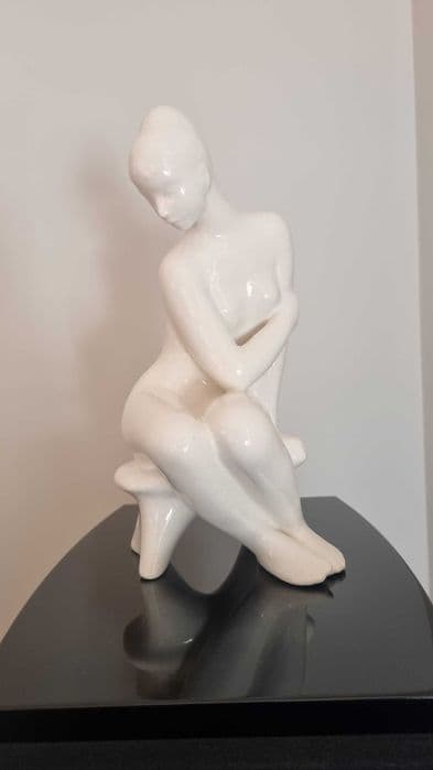 Figurka, biała, ceramika, Czechosłowacja, lata 60. - 307428