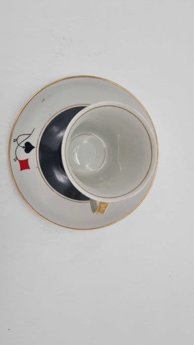 Filiżanka ze spodkiem Krokus, porcelana biała, czarna, czerwona, złota, Ćmielów, Polska, lata 60. - 307260