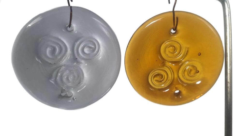 Medallion, Ząbkowice, honey glass, by E. Trzewik-Drost, Poland, 1970s. - 307222