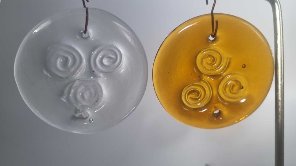 Medallion, Ząbkowice, honey glass, by E. Trzewik-Drost, Poland, 1970s. - 307224