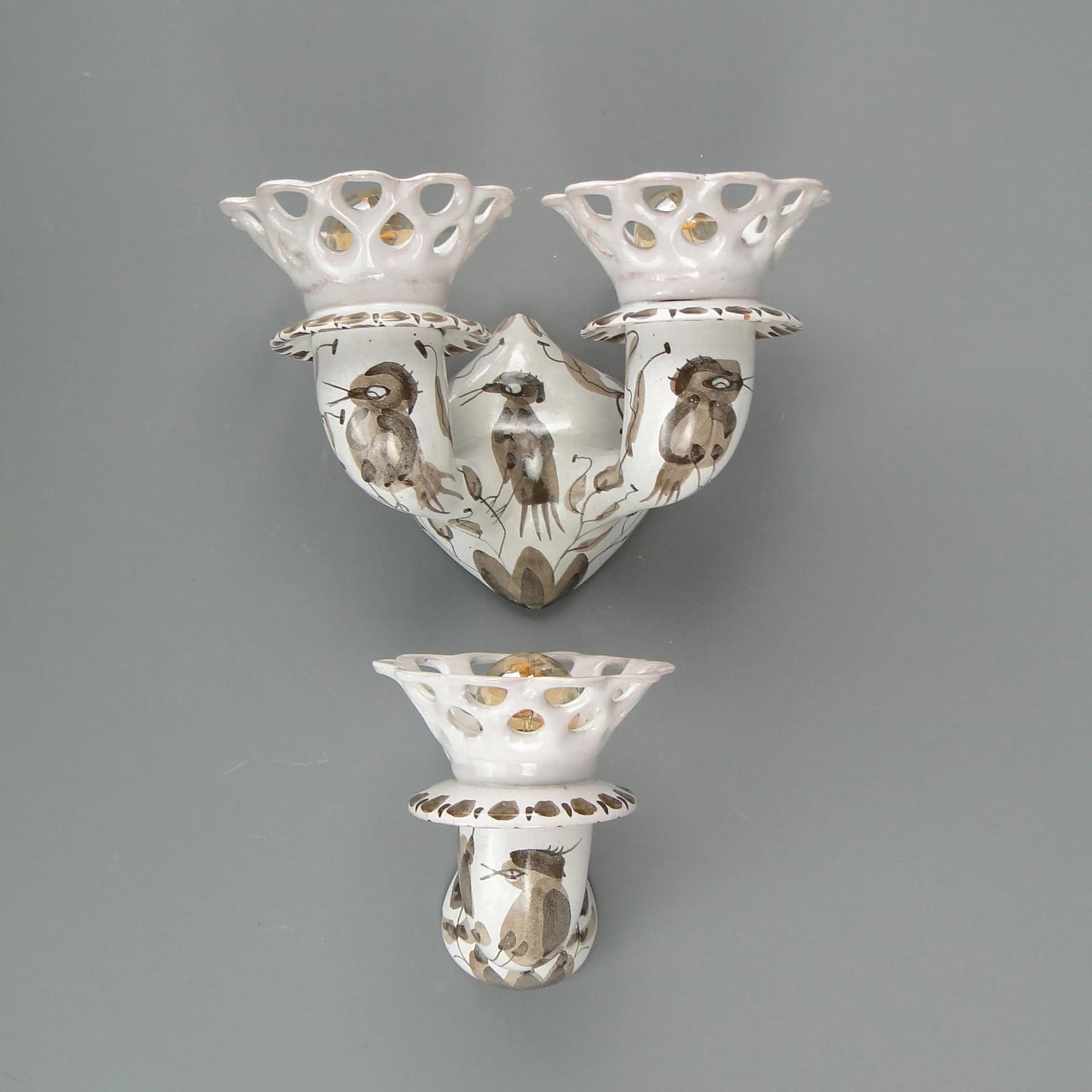 Para kinkietów, fajans ivory white, proj. H. Grześkiewicz, L. Grześkiewicz, Włocławek, Polska, lata 50. - 22534