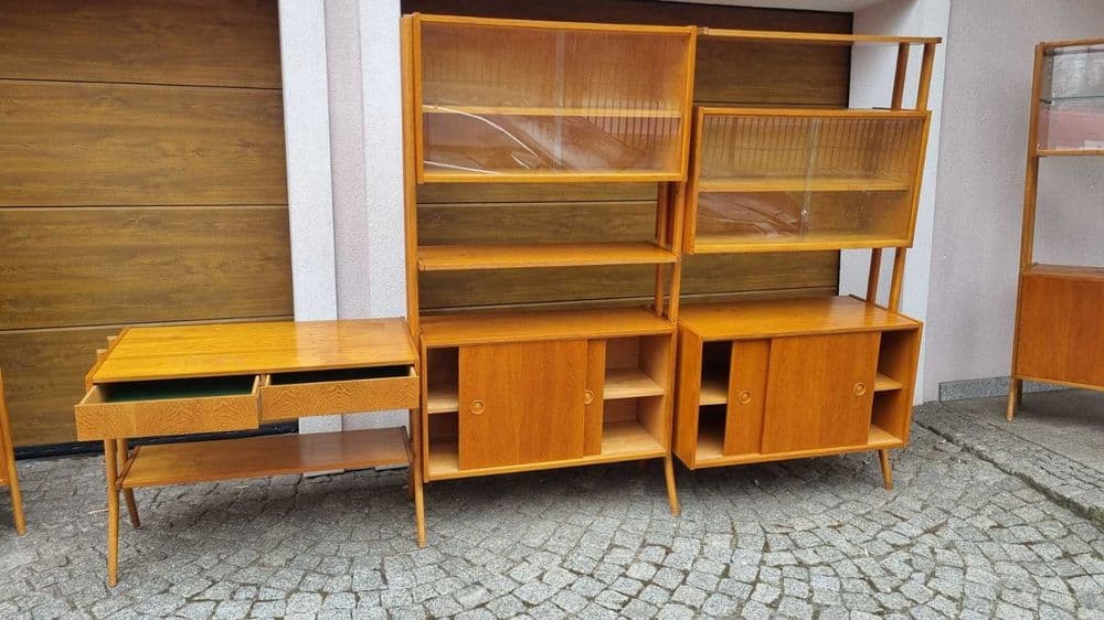 Zestaw trzech regałów modułowych Monti 300 F, dąb miodowy, szkło, proj. F. Jirák, Tatra Nabytok, Czechosłowacja, lata 70. - 307104