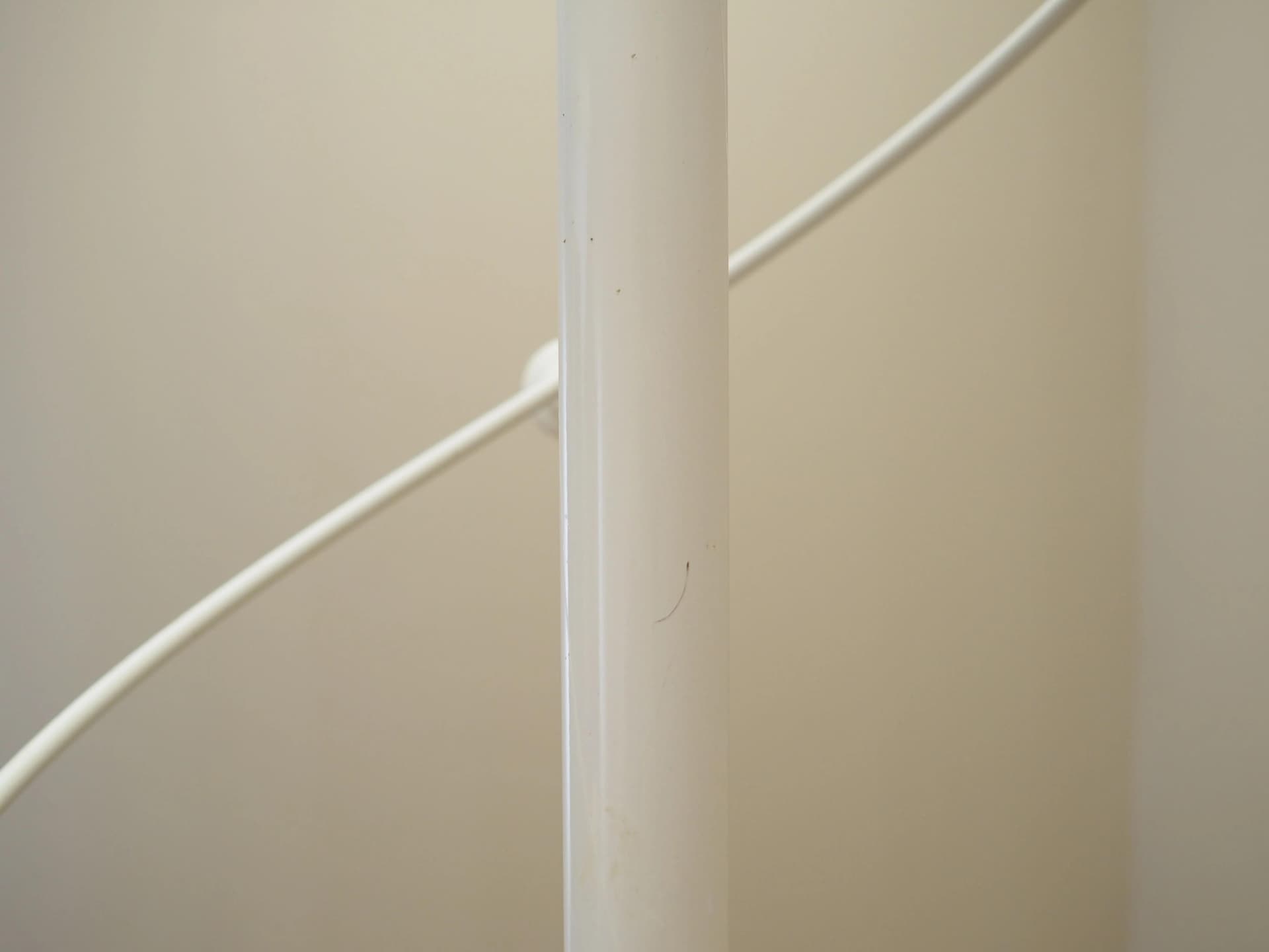 Wieszak stojący, metal biały, Dania, lata 70. - 22610