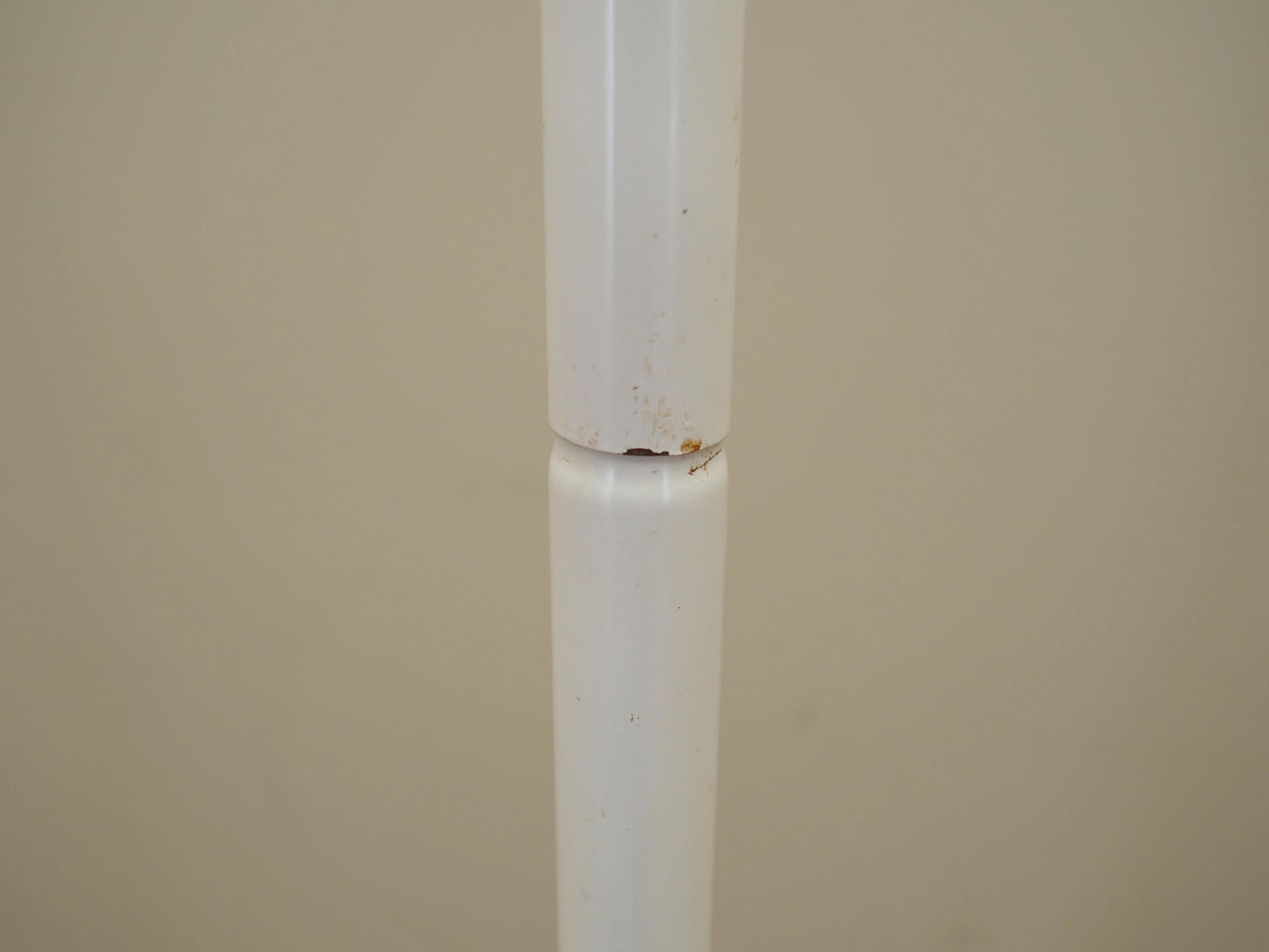 Wieszak stojący, metal biały, Dania, lata 70. - 22613