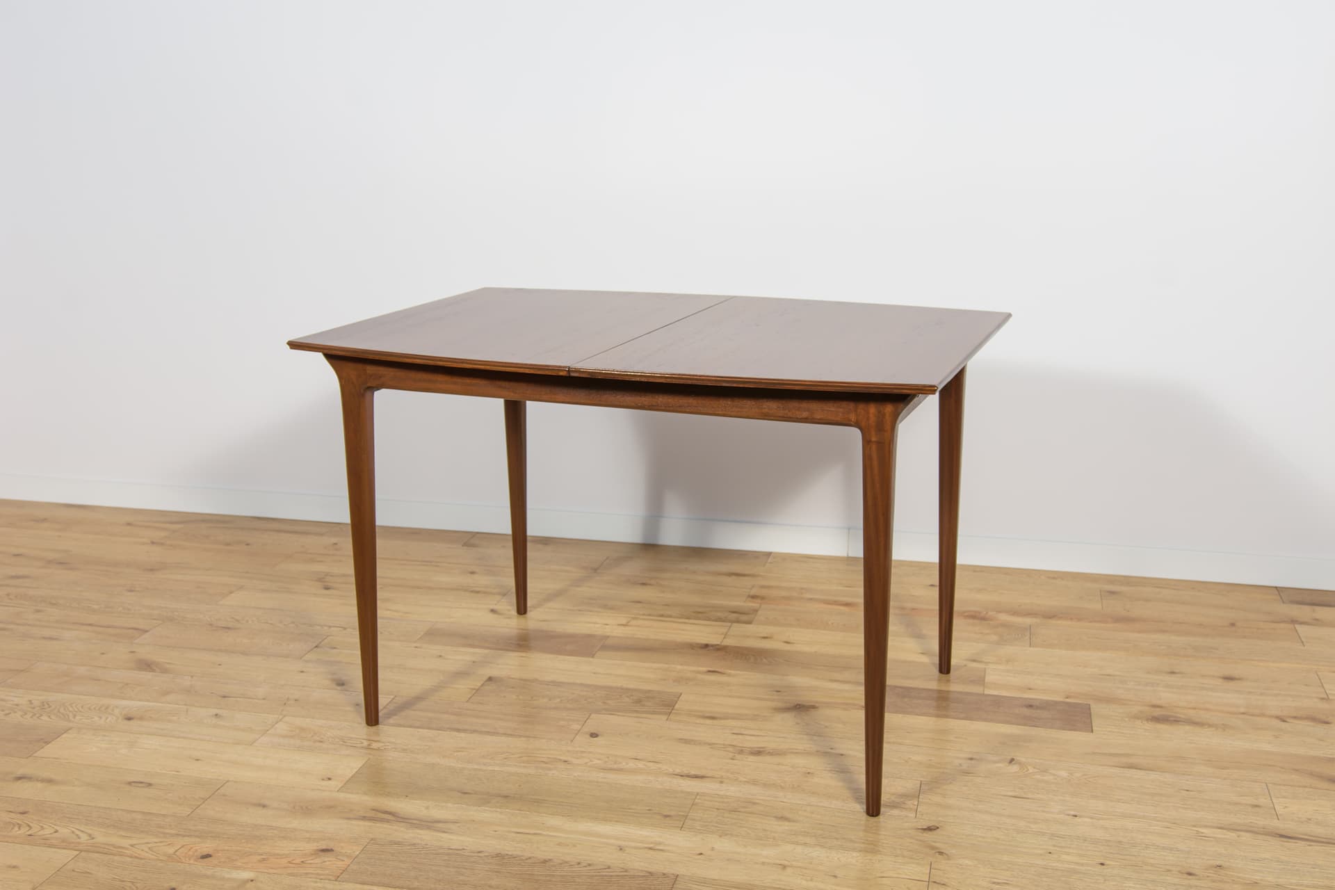 Extendable Dining Table, brown teak, McIntosh, United Kingdom, 1960s. - 307733