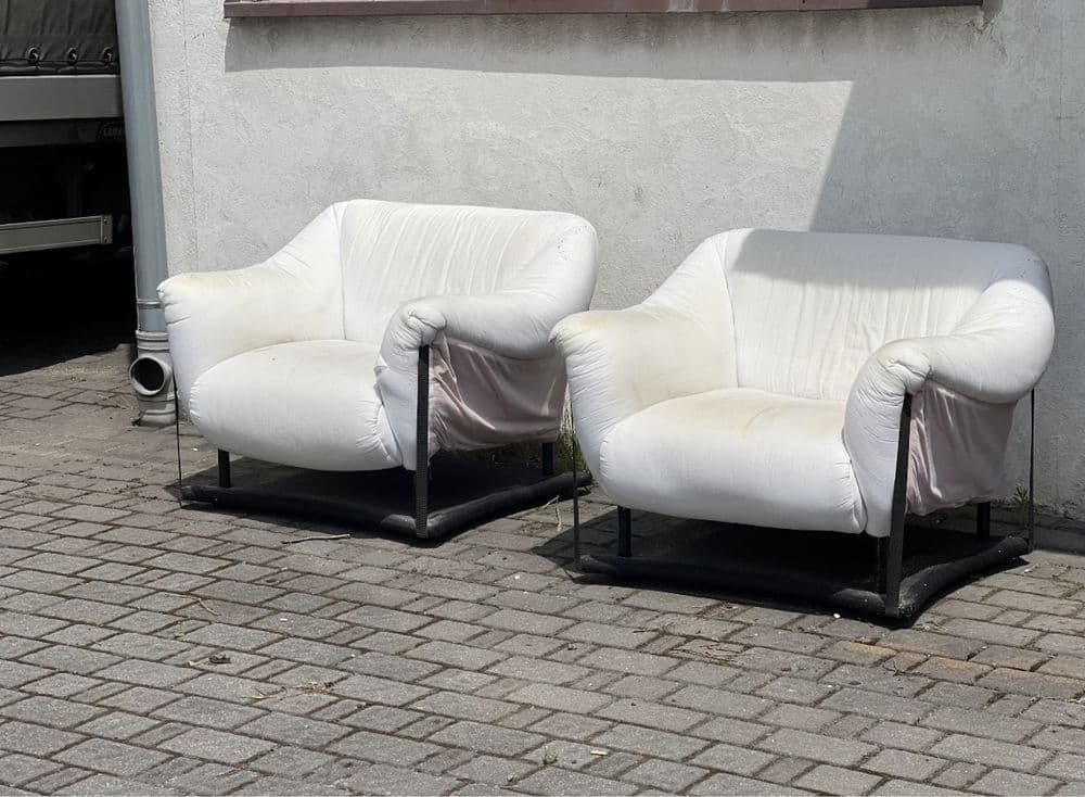 Armchair Piccola Tentazione, white cotton, black metal, by M. Bellini, Cassina, Italy, 1970s. - 308184