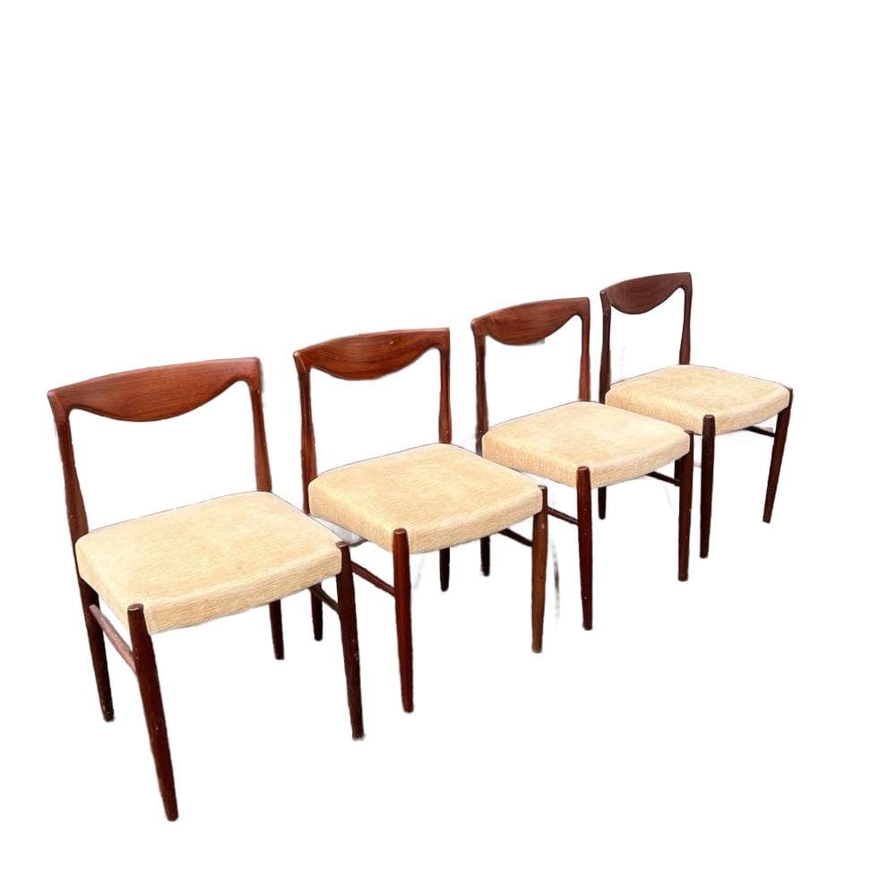 Zestaw czterech krzeseł Bambi, drewno czerwonobrązowe, velvet beżowy, proj. R. Rastad & A. Relling, Norwegia, lata 60.