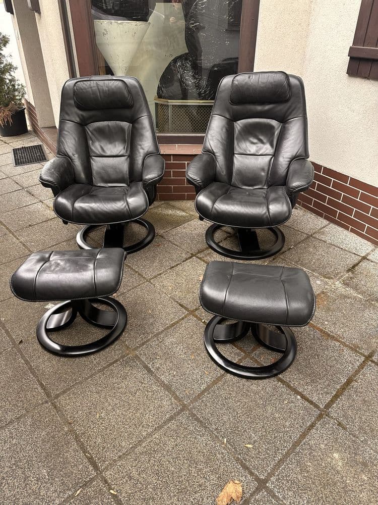Zestaw fotel z podnóżkiem Stressless Ekornes, skóra czarna, drewno czarne, Norwegia, lata 80. - 308269