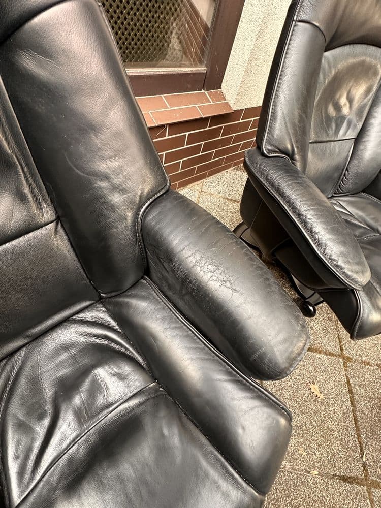 Zestaw fotel z podnóżkiem Stressless Ekornes, skóra czarna, drewno czarne, Norwegia, lata 80. - 308268