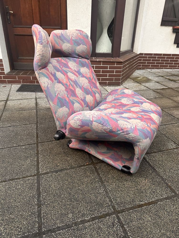 Armchair Wink, multicolor fabric, by T. Kita, Cassina, Italy, 1980s. - 308265