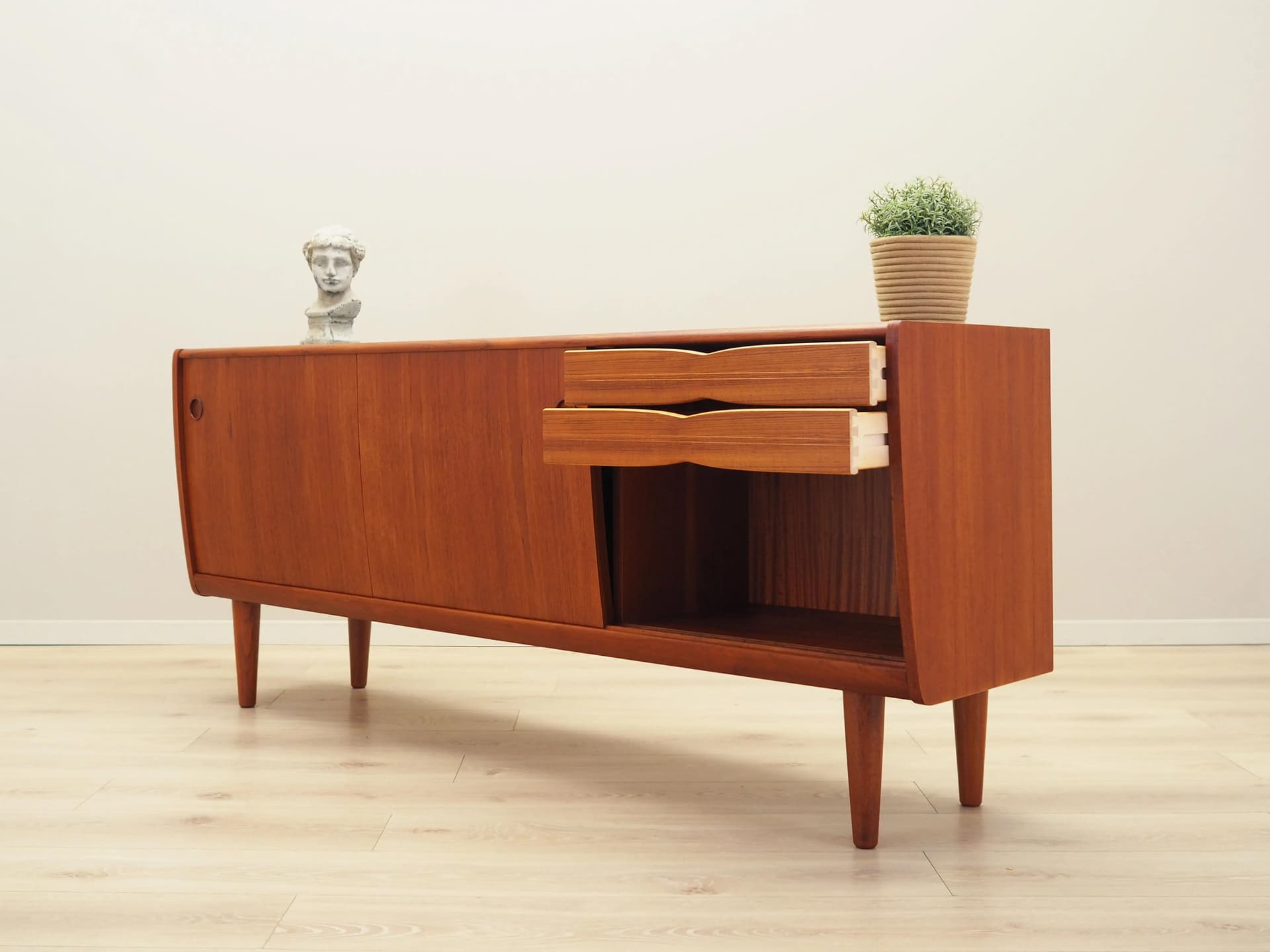 Sideboard, teak pomarańczowy, Dania, lata 70. - 23041