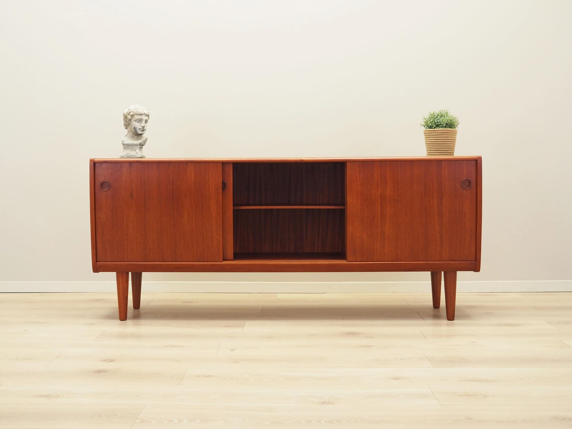 Sideboard, teak pomarańczowy, Dania, lata 70. - 23039