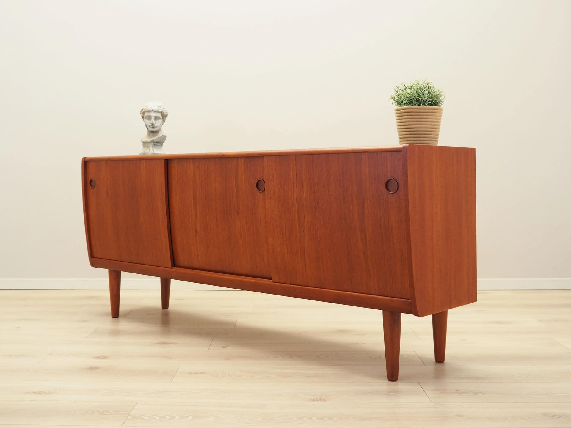 Sideboard, teak pomarańczowy, Dania, lata 70. - 23040