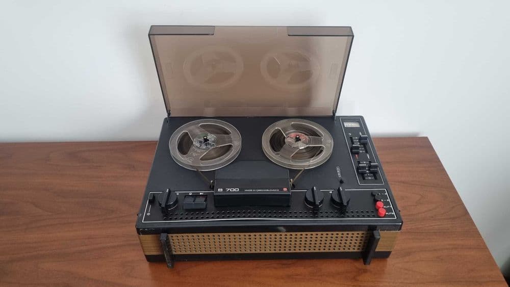 Reel-to-reel tape recorder B700, brown wood veneer, transparent plastic, silver metal, Czechoslovakia, 1970s. - 308577