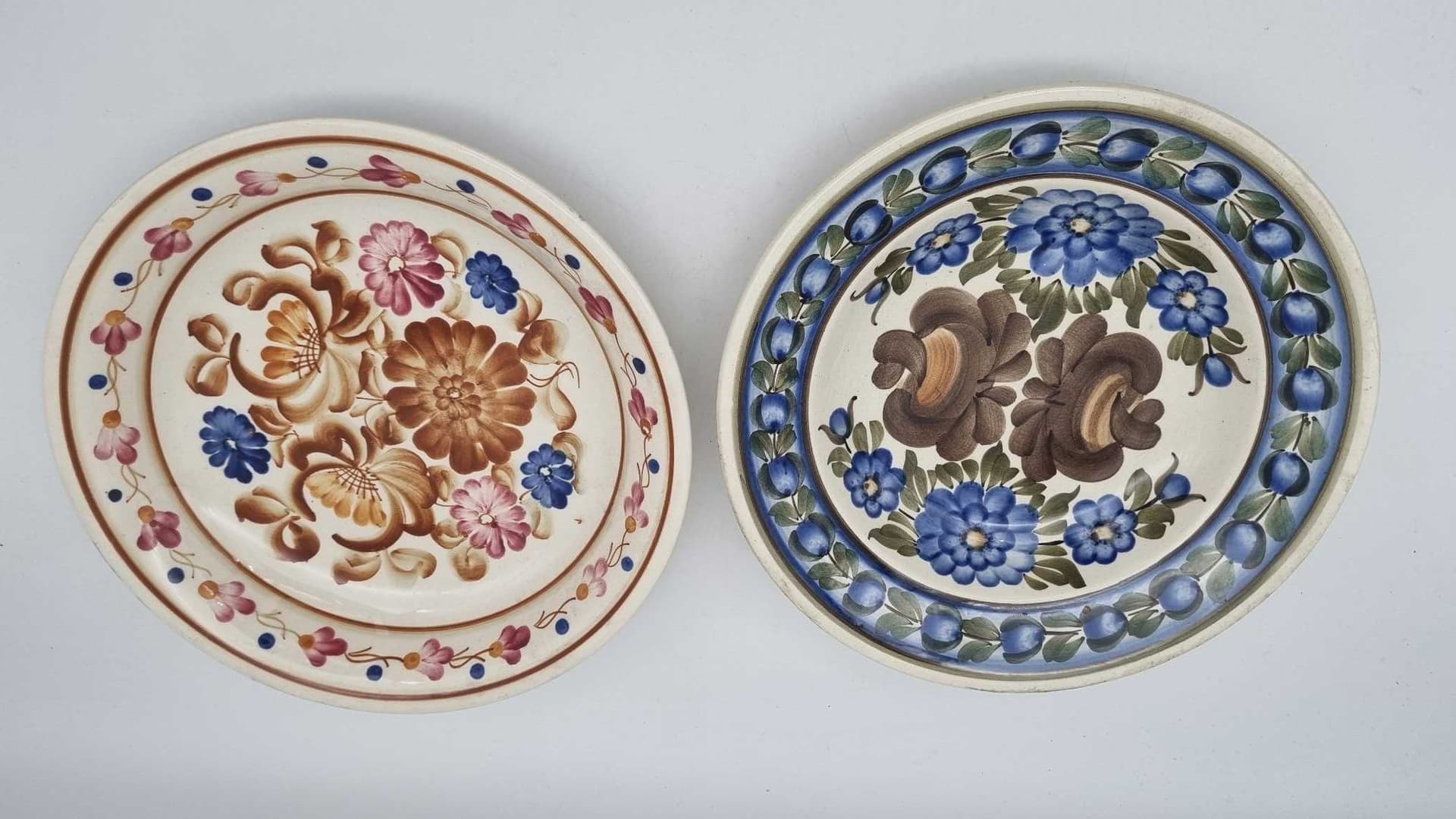Set of two decorative wall plates, cream beige, ceramics, Włocławek, Poland, 1970s. - 308568