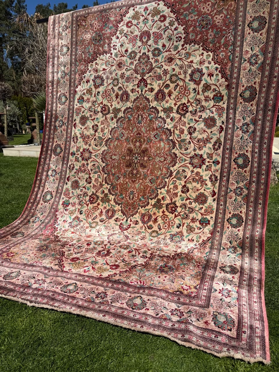Rug Ghoum/Qom 320x205 cm, beige, silk, Iran - 308910