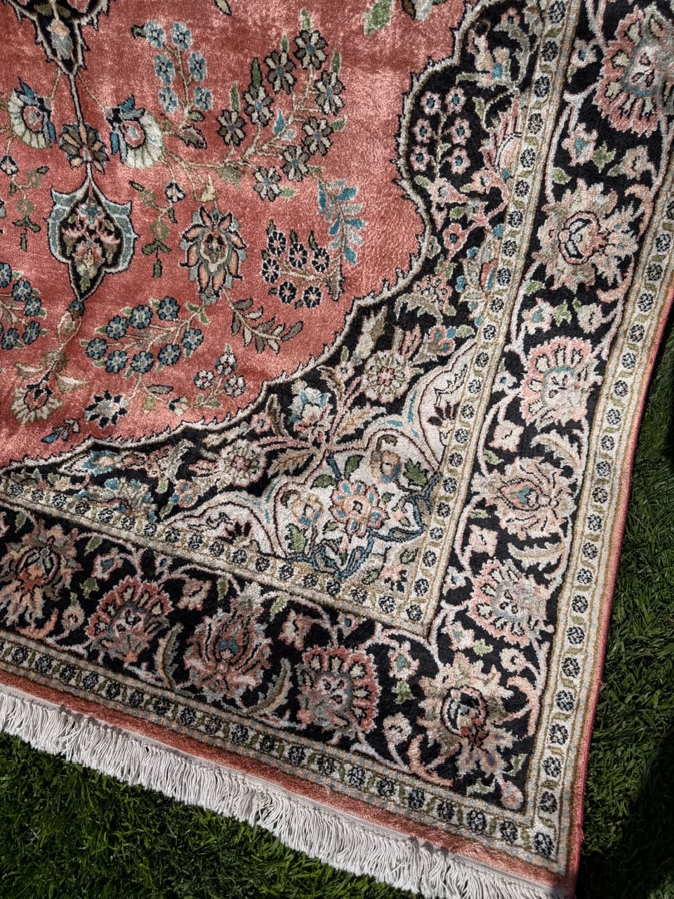 Rug Ghoum, 280x175 cm, pink silk, white cotton, India - 308927