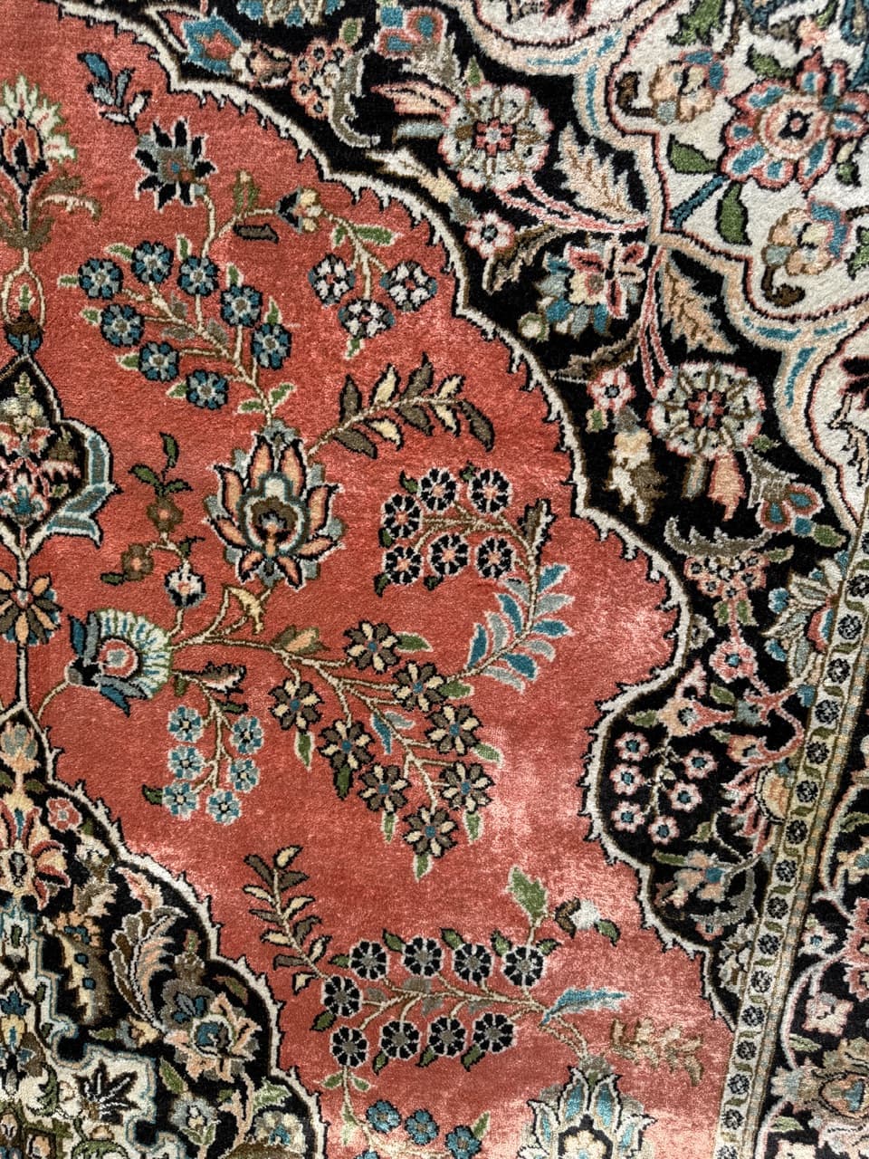 Rug Ghoum, 280x175 cm, pink silk, white cotton, India - 308930