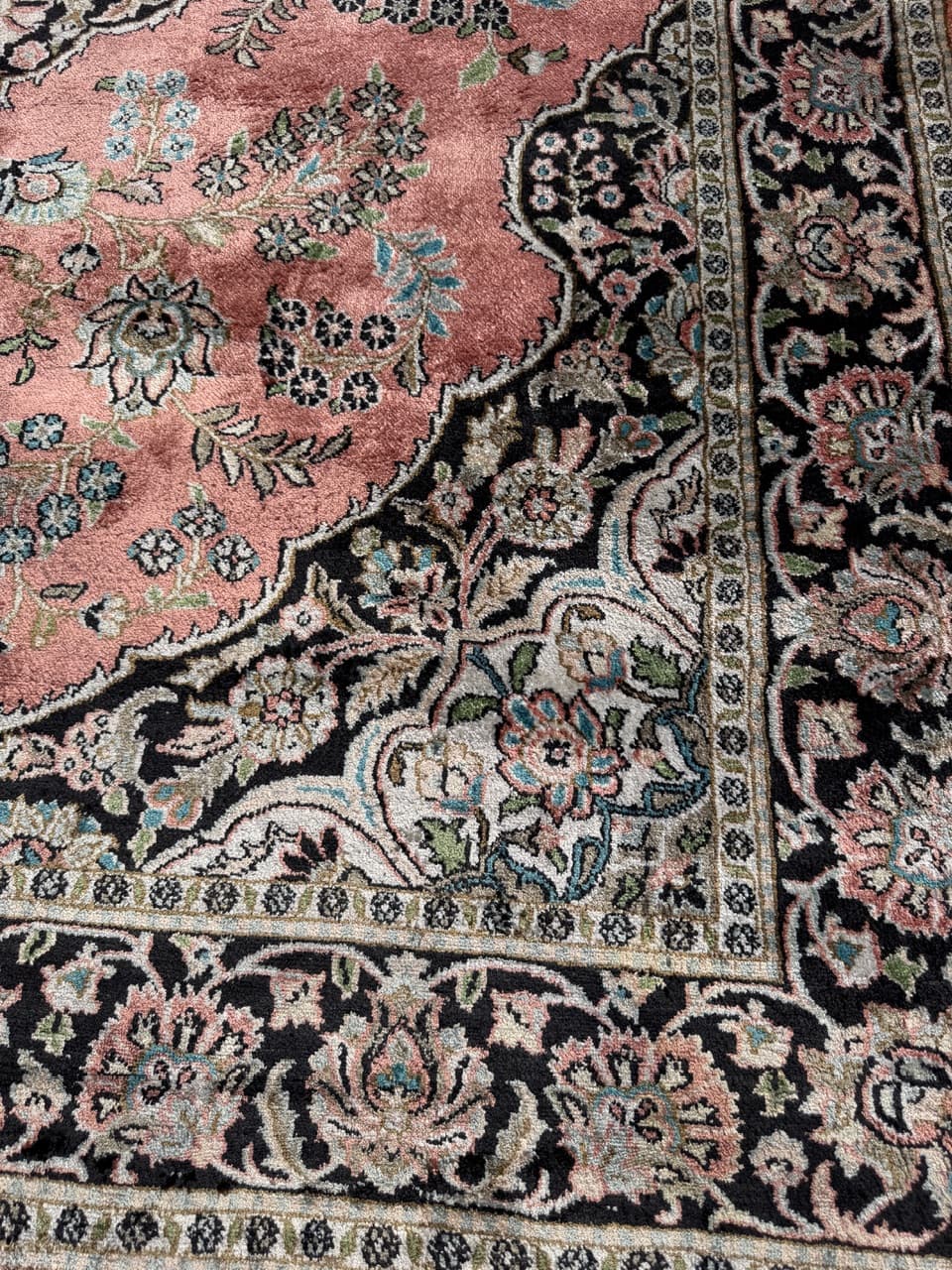 Rug Ghoum, 280x175 cm, pink silk, white cotton, India - 308939