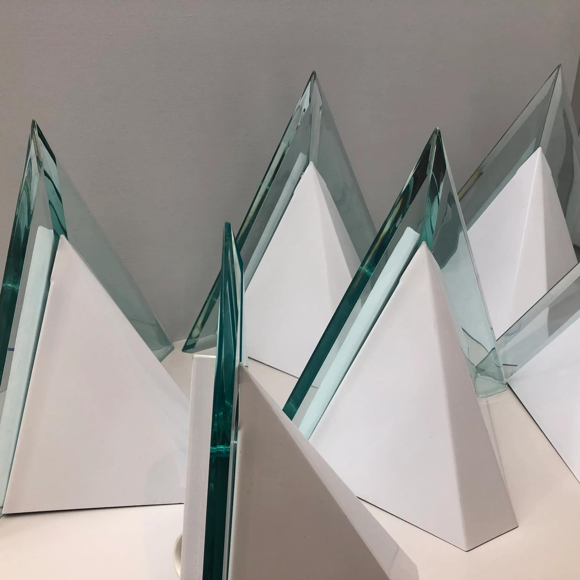 Komplet kinkietów, postmodernizm, metal biały, akryl transparentny, Niemcy, lata 90. - 22764