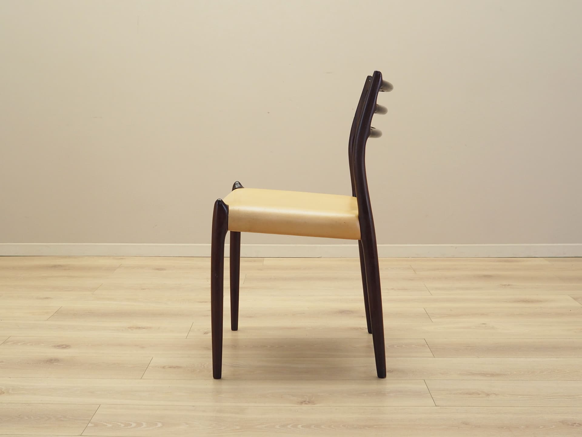 Komplet sześciu krzeseł Model 78, mahoń, skóra beżowa, proj. N. O. Møller, Dania, lata 60. - 66491